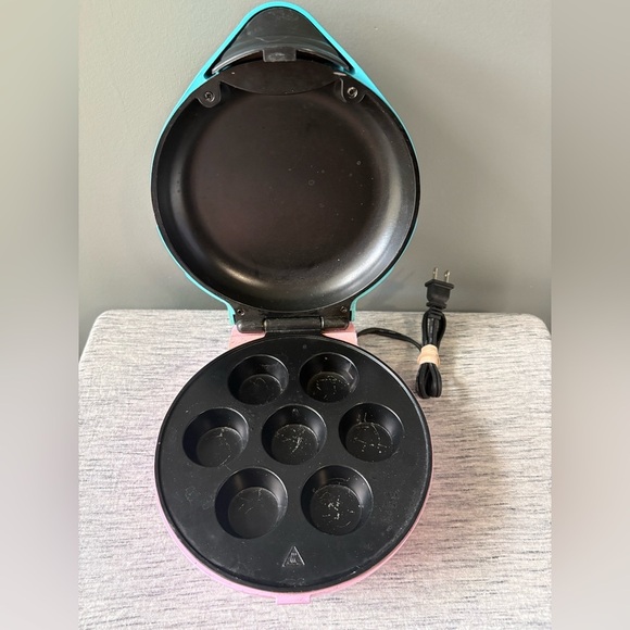 Nostalgia mini cupcake maker. Working condition - Picture 3 of 4